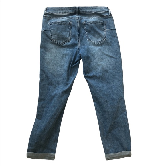 Makers of True Originals Push Up Skinny Light Blue Jean Capris - Picture 2 of 3